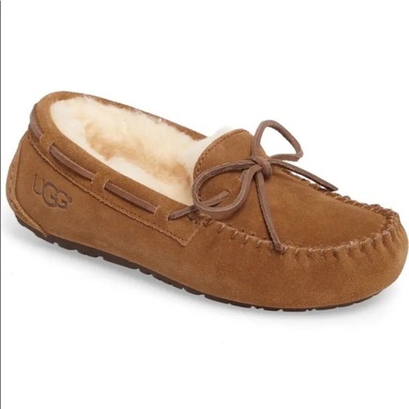 UGG Shoes - UGG Dakota Wool-Lined Suede Moccasin Slippers in Chestnut Size 7